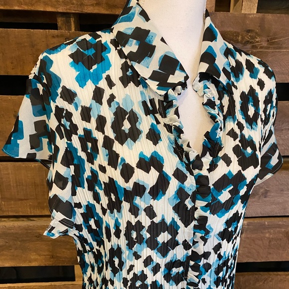 Stretchy Blouse - Picture 3 of 8